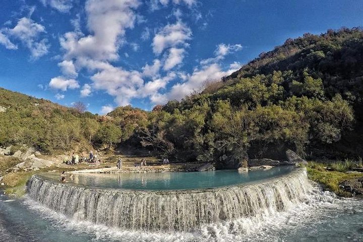 baños termales de Bënja en Albania