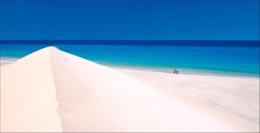 parque natural de corralejo en fuerteventura con belt seguros