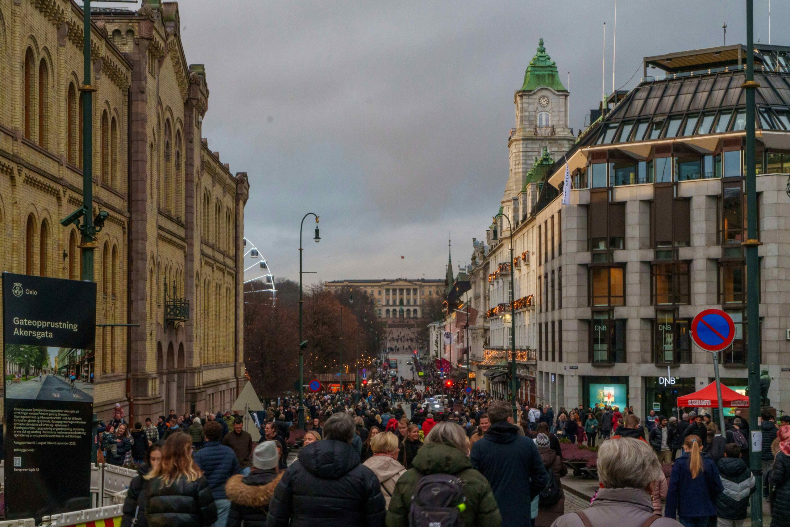 Iluminacion en el mercadillo navideño de Noruega.